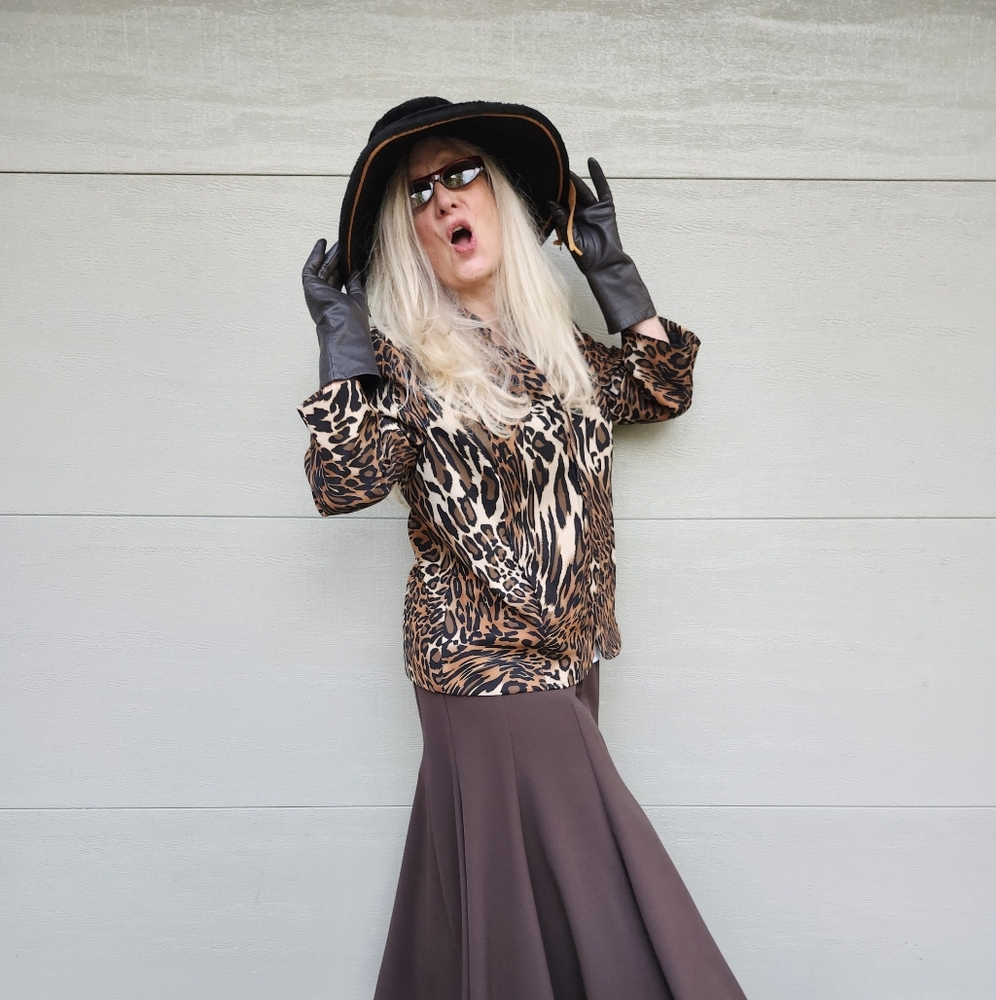 Molly & MaXX Ex Cond & Pro Cleaned Animal Print Cropped Jacket, Large, $45 - Picture 9 of 13